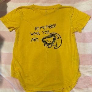 Yellow Disney’s The Lion King graphic tee, size medium